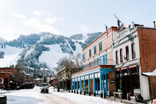downtown aspen businesses in the winter