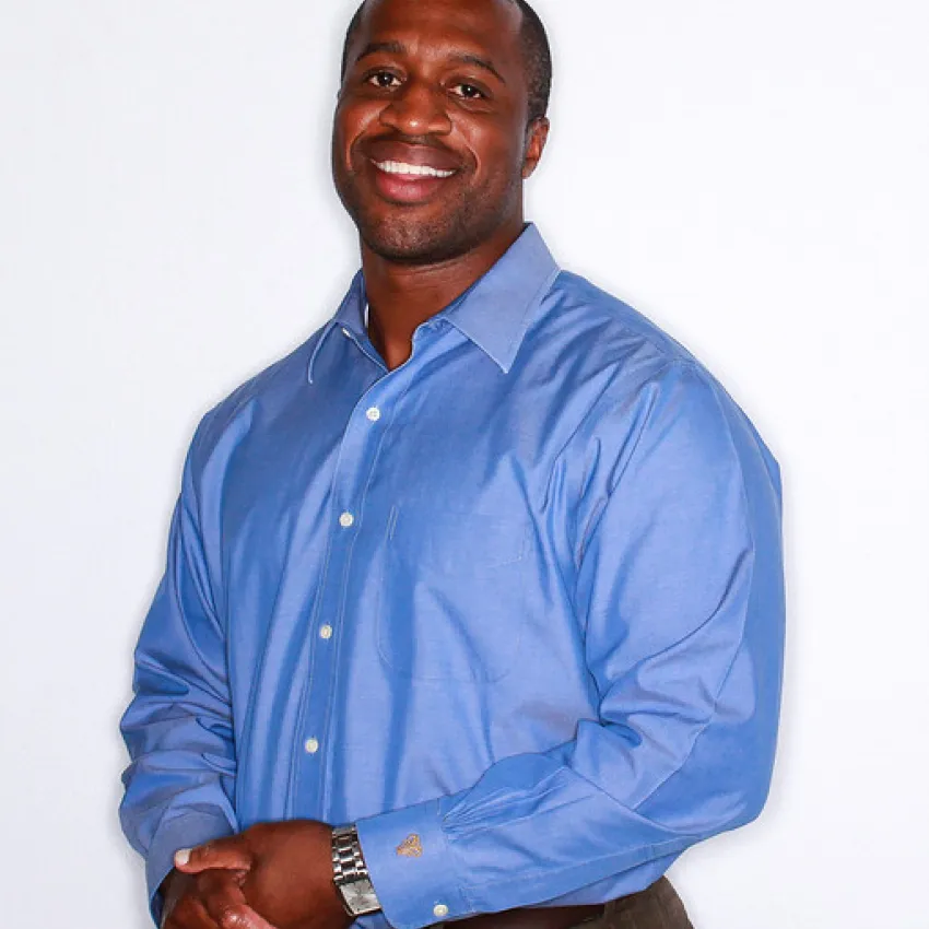 Simon Dogbe headshot from Northwestern Mutual